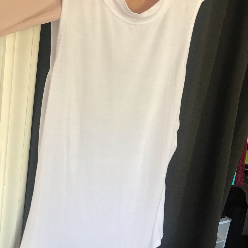 White stretch sleeveless tops